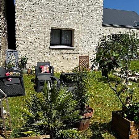 Gite Du Chat Roux La Chapelle-Saint-Martin-en-Plaine Eksteriør bilde