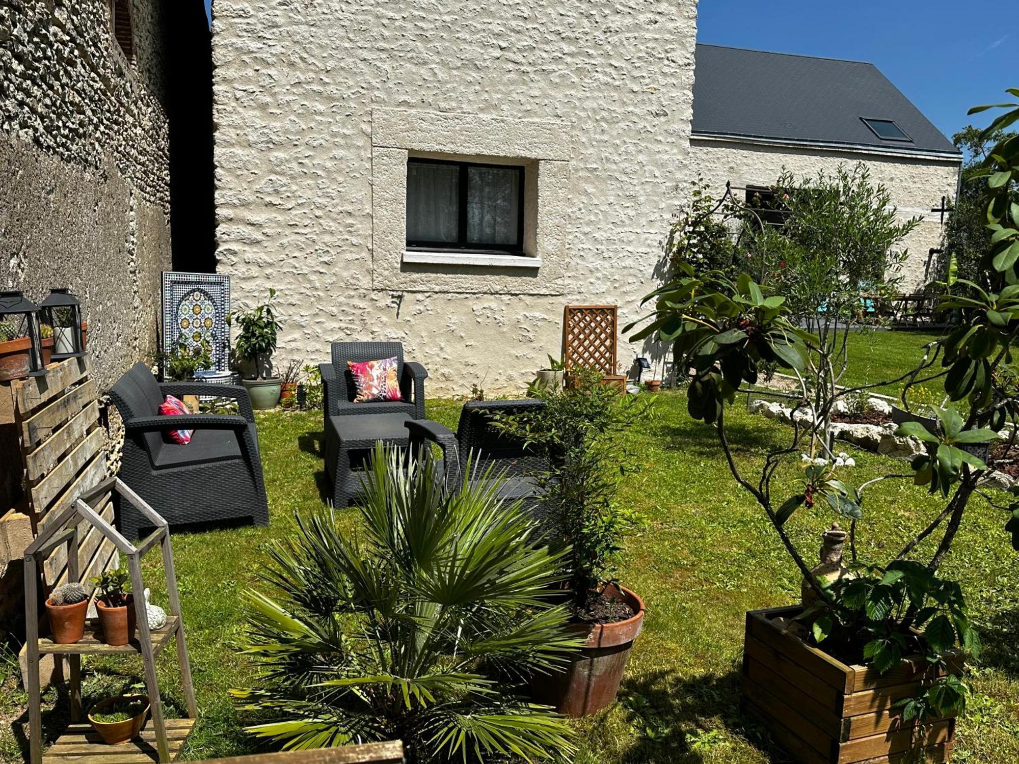 Gite Du Chat Roux La Chapelle-Saint-Martin-en-Plaine Eksteriør bilde